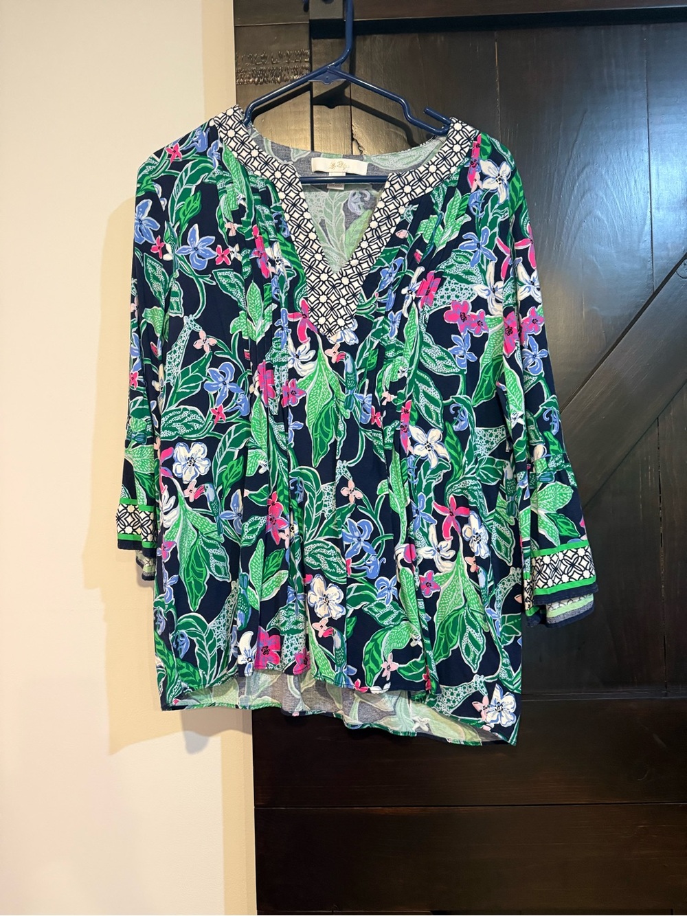 Lilly Pulitzer Navy Floral V-Neck Tunic with Green Leaves
